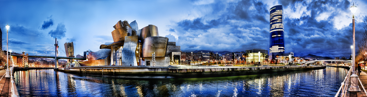 Bilboko ikuspegia Guggenheim museo ondoan